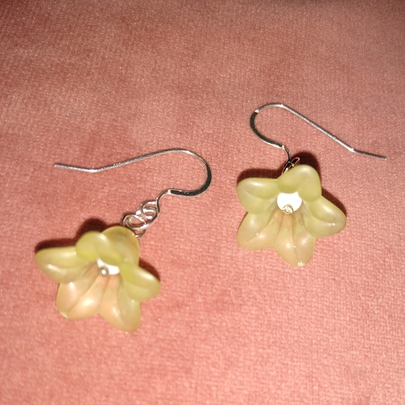 Solid 925 REAL Sterling Silver Wires Frosted Green Flower Blossom Earrings New - Picture 3 of 7